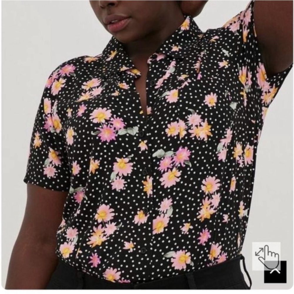 Torrid size 4 button down floral  polka dot blouse